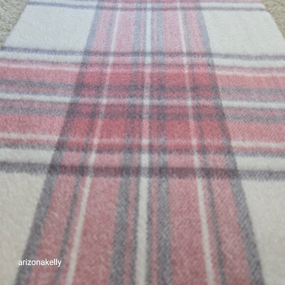 NWT 100% Wool Pink Plaid Fringe Scarf - Picture 5 of 8